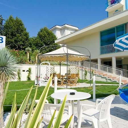Hotel Bolivar Lido di Jesolo Bagian luar foto