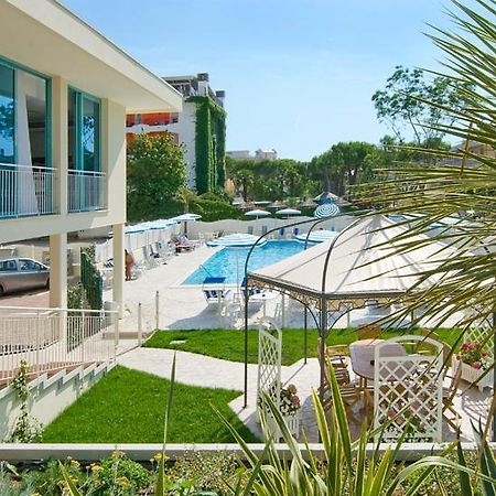 Hotel Bolivar Lido di Jesolo Bagian luar foto