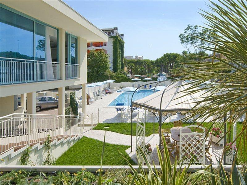 Hotel Bolivar Lido di Jesolo Bagian luar foto