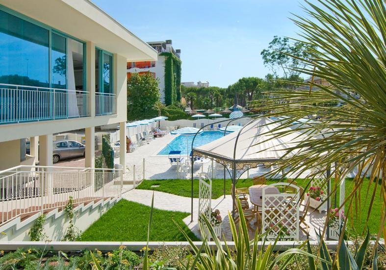 Hotel Bolivar Lido di Jesolo Bagian luar foto