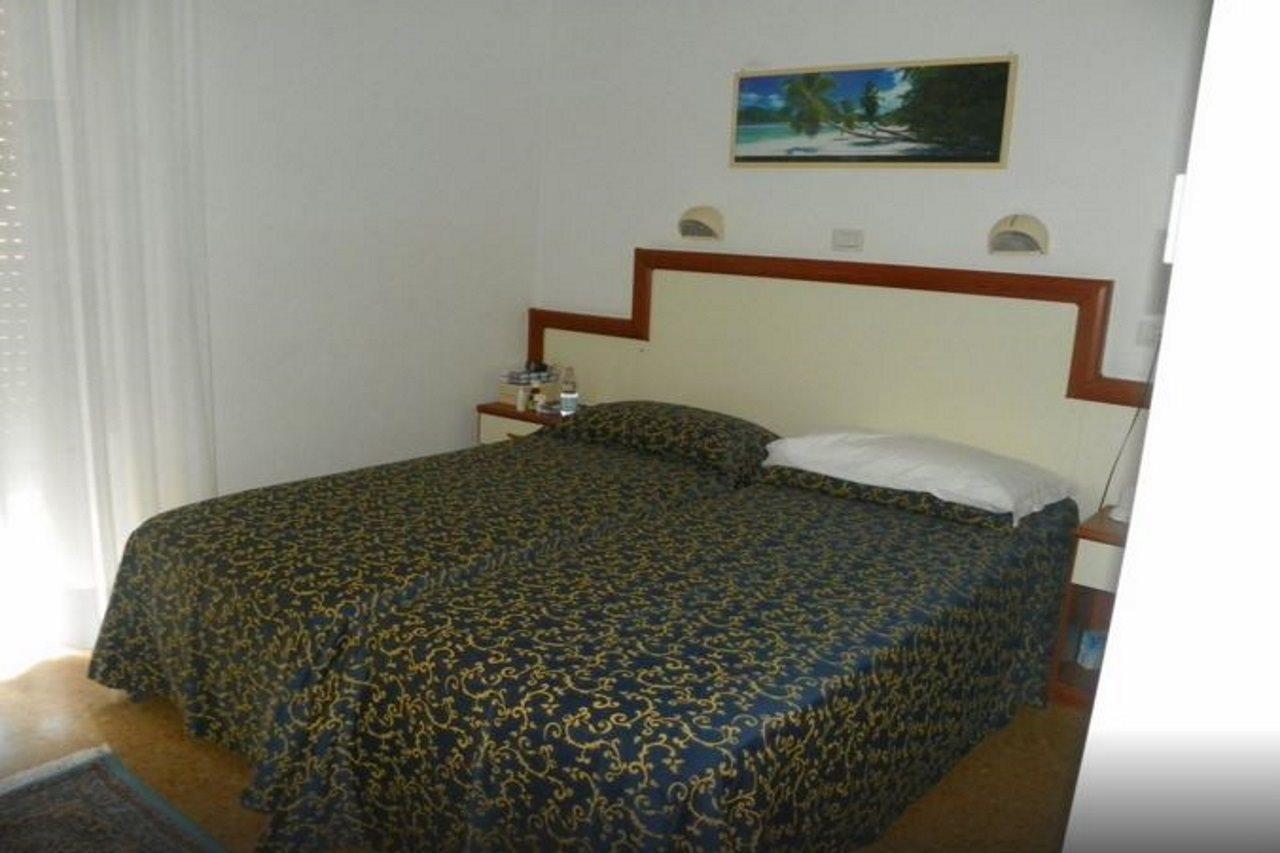 Hotel Bolivar Lido di Jesolo Bagian luar foto