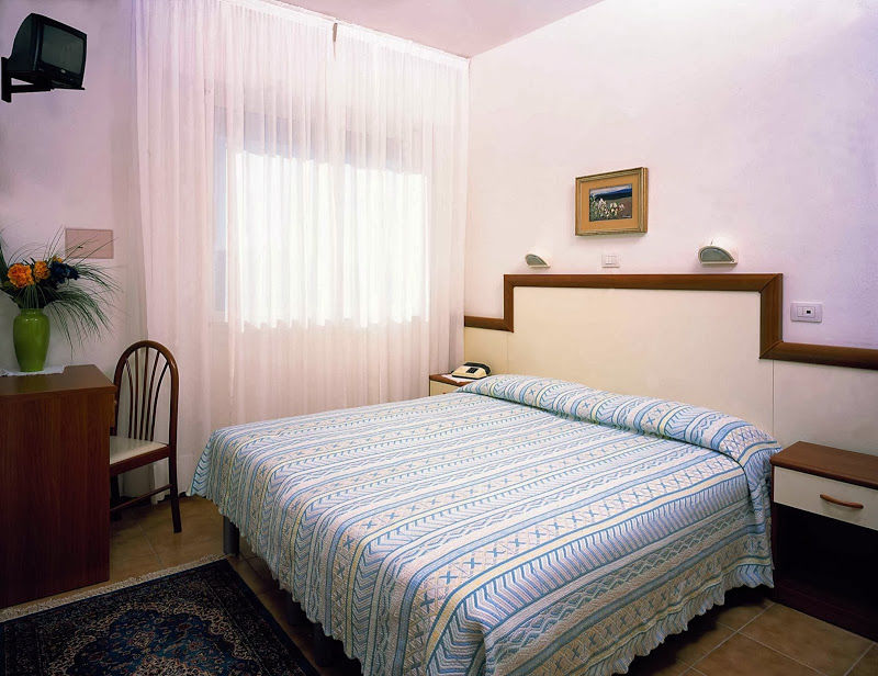 Hotel Bolivar Lido di Jesolo Bagian luar foto