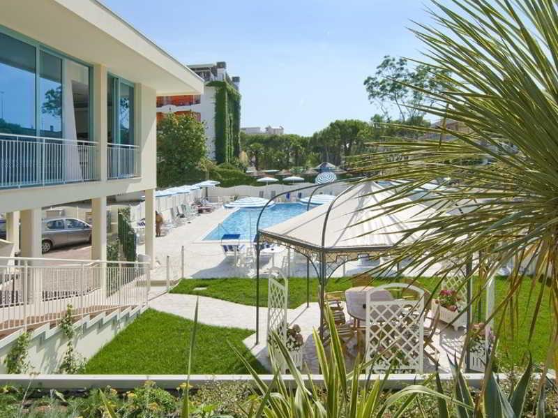 Hotel Bolivar Lido di Jesolo Bagian luar foto